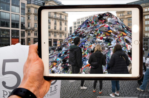 Preview image of Augmented Reality Performance makes Fast Fashion Problems visible